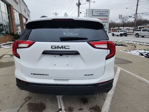 Used 2023 GMC Terrain SLE w/ Driver Convenience Package image 11