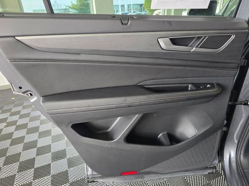 Used 2024 Volkswagen Atlas Cross Sport SE image 37