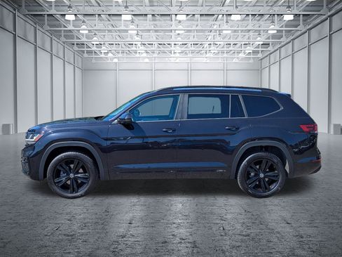Certified 2023 Volkswagen Atlas SEL R-Line AWD/4WD image 2