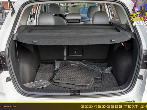 Used 2023 Volkswagen Taos SE w/ Panoramic Sunroof Package FWD image 17