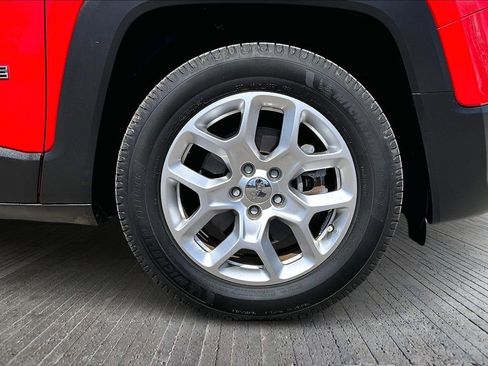 Used 2018 Jeep Renegade Latitude image 10