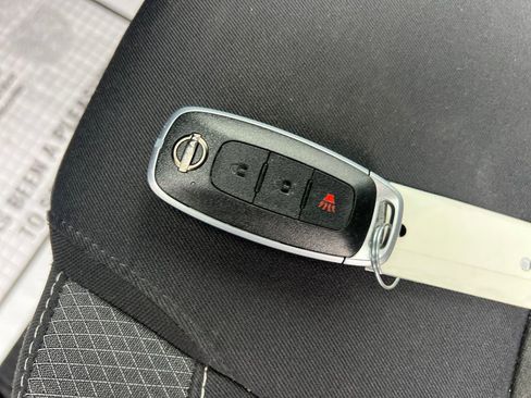 Used 2024 Nissan Pathfinder S image 28