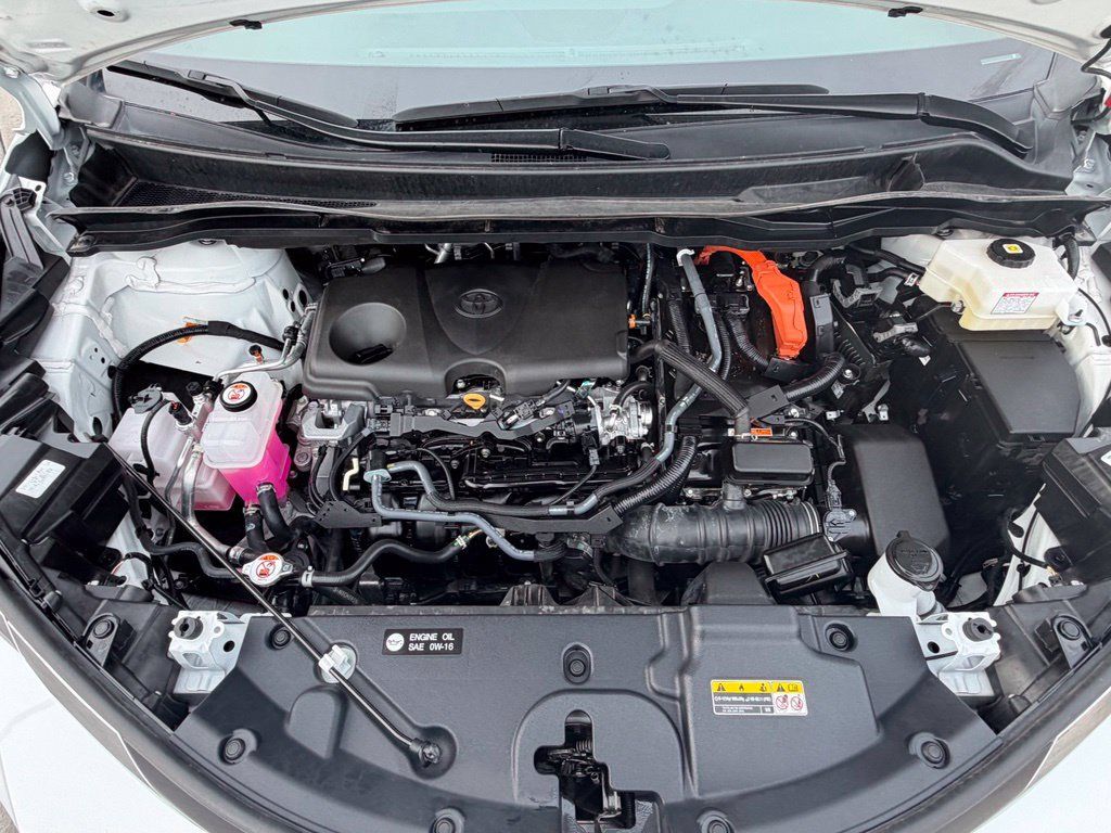 Used 2025 Toyota Sienna LE AWD/4WD image 36