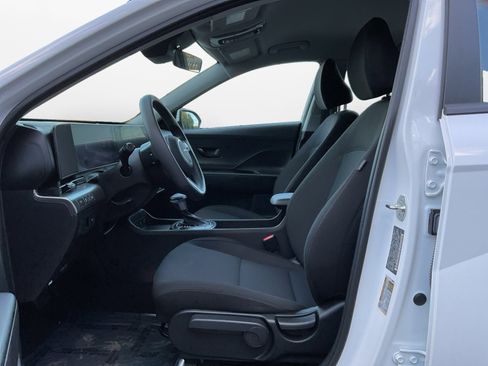 Used 2025 Hyundai Kona SE image 9