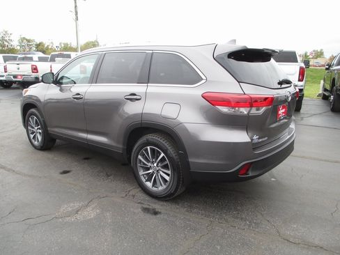 Used 2019 Toyota Highlander XLE image 6