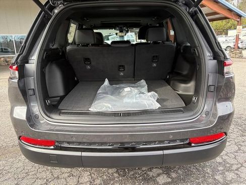 New 2025 Jeep Grand Cherokee Altitude image 23