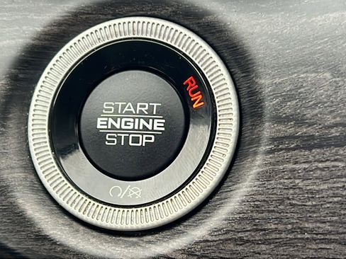 Certified 2022 Jeep Grand Cherokee Limited image 17