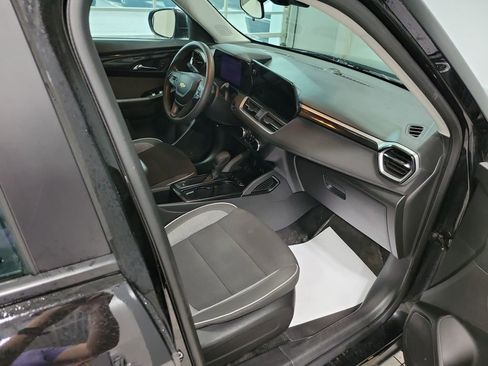Used 2024 Chevrolet TrailBlazer LS image 25