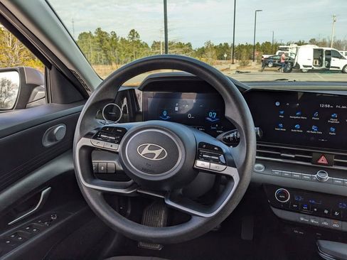Used 2024 Hyundai Elantra SEL image 25