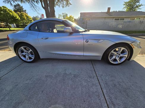 Used 2011 BMW Z4 sDrive35i image 4