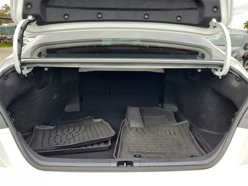 Used 2025 Toyota Camry SE image 5