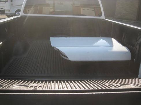 Used 2018 Nissan Titan SV AWD/4WD image 9
