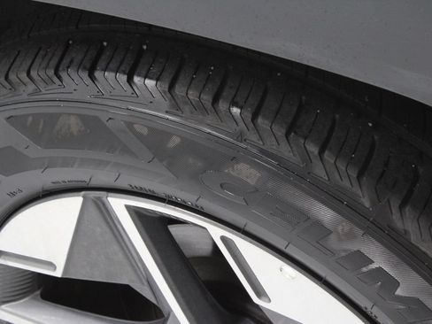 Used 2025 Hyundai Tucson SEL FWD image 16