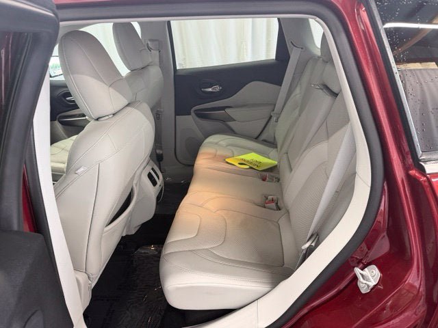 Used 2019 Jeep Cherokee Limited AWD/4WD image 13