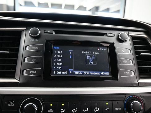 Used 2019 Toyota Highlander LE FWD image 21
