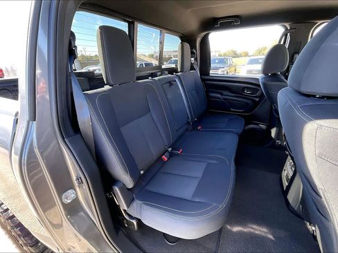 Used 2019 Nissan Titan SV w/ SV Convenience Package image 18