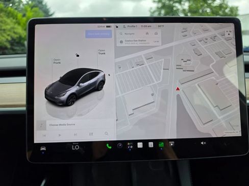 Used 2025 Tesla Model Y Long Range AWD/4WD image 57