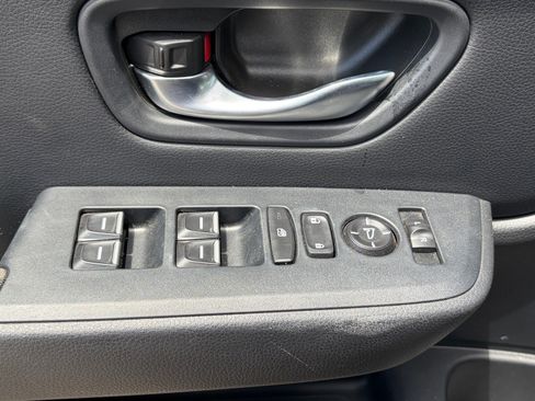 Used 2025 Honda Pilot Sport image 8