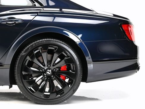 Certified 2022 Bentley Flying Spur V8 AWD/4WD image 34