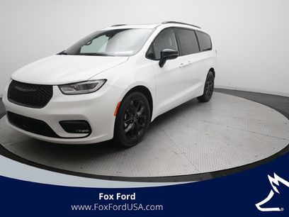 Used 2025 Chrysler Pacifica Limited