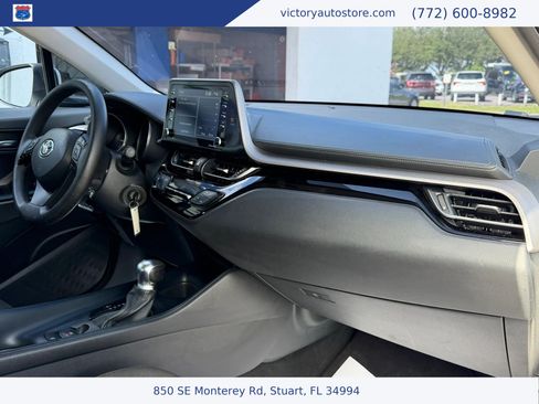 Used 2020 Toyota C-HR LE FWD image 27