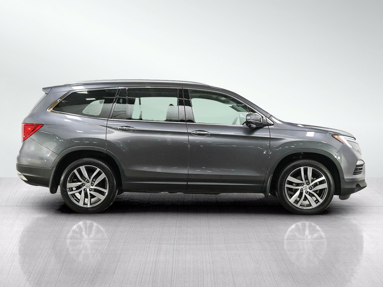 Used 2017 Honda Pilot Touring image 6
