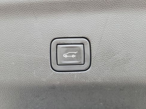 Used 2023 Chevrolet Suburban High Country image 12