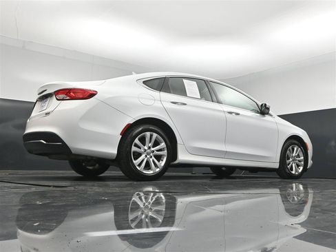 Used 2017 Chrysler 200 Limited Platinum w/ Comfort & Convenience Group FWD image 31