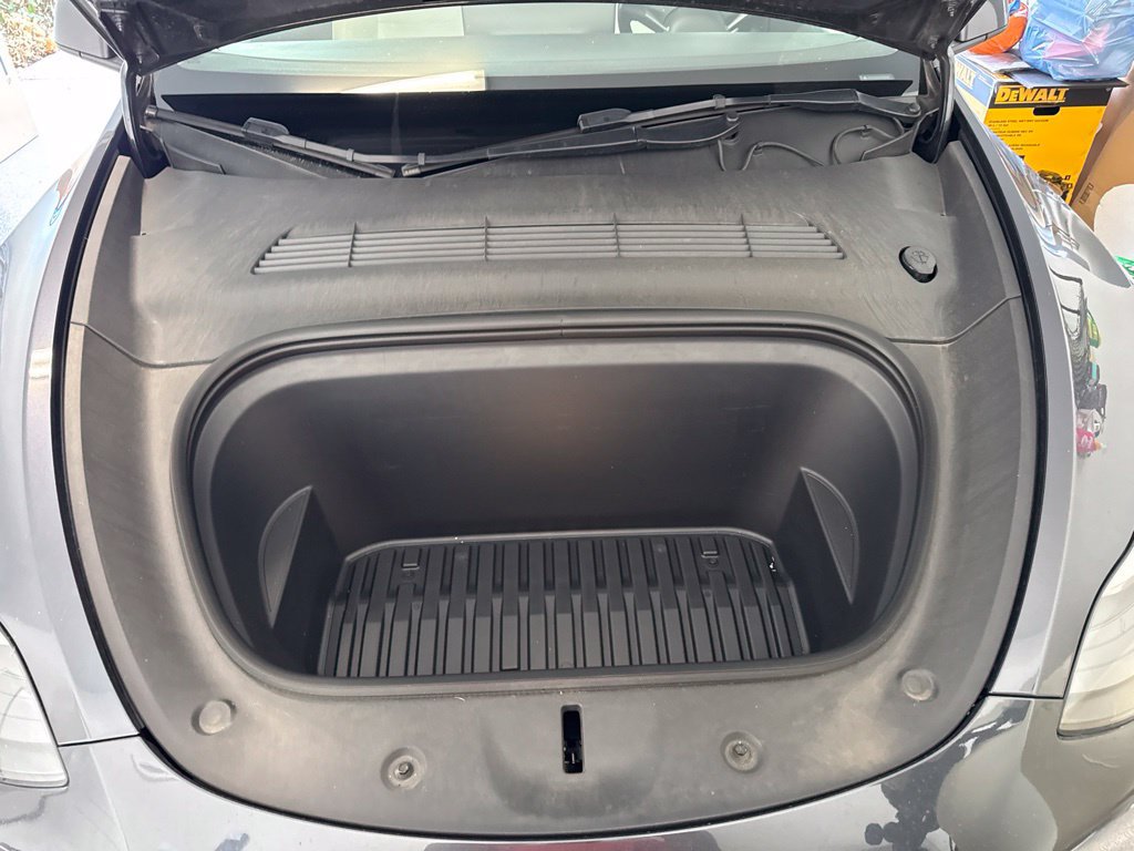 Used 2024 Tesla Model Y Long Range AWD/4WD image 16