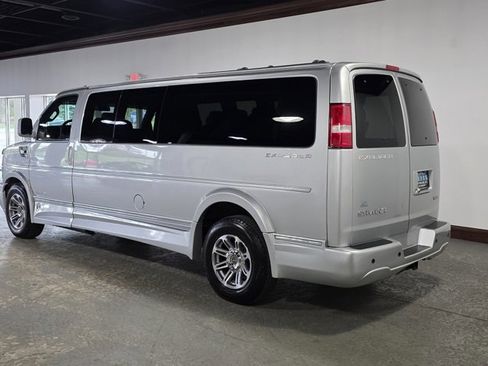 Used 2019 GMC Savana 2500 Extended w/ Enhanced Convenience Package image 6