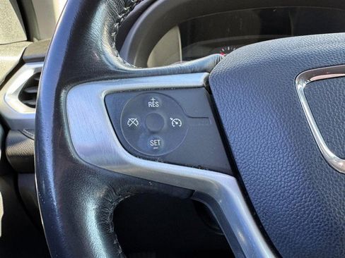 Used 2018 GMC Acadia SLE image 15