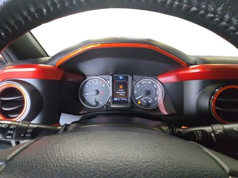 Used 2019 Toyota Tacoma TRD Off-Road AWD/4WD image 14