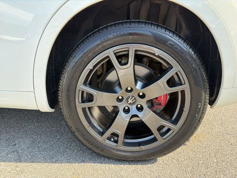 Used 2020 Maserati Levante AWD/4WD image 15