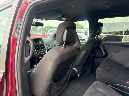 Used 2017 Dodge Grand Caravan SE FWD image 30