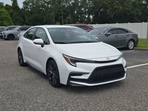 Used 2023 Toyota Corolla SE FWD image 3
