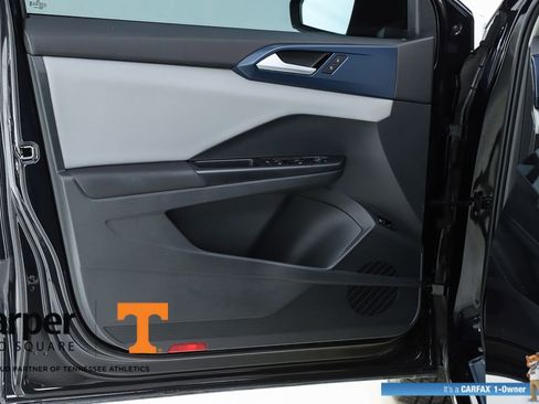 Used 2023 Volkswagen Taos SE w/ Panoramic Sunroof Package image 18