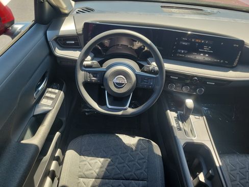 Used 2025 Nissan Kicks SV w/ Charging Package AWD/4WD image 12