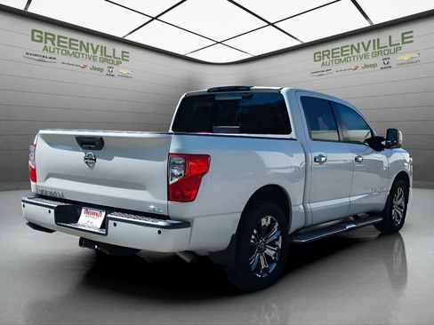 Used 2018 Nissan Titan SL w/ Chrome Package RWD image 5