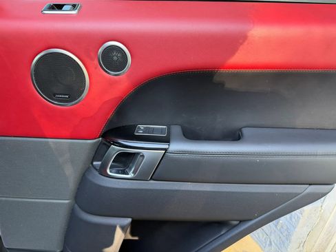 Used 2018 Land Rover Range Rover Sport HSE Dynamic image 12