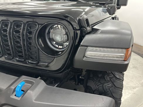Used 2024 Jeep Wrangler Unlimited image 31