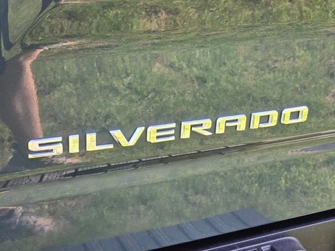 Used 2025 Chevrolet Silverado 1500 LT AWD/4WD image 19