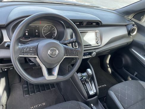 Used 2019 Nissan Kicks SV image 10