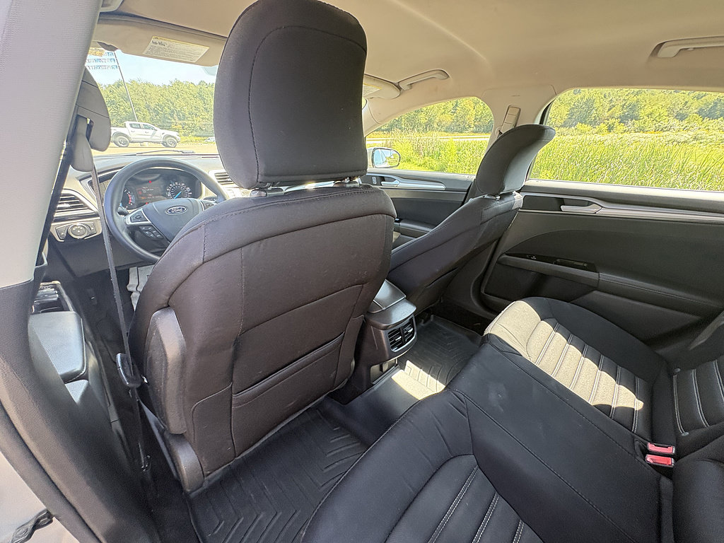 Used 2015 Ford Fusion SE FWD image 17