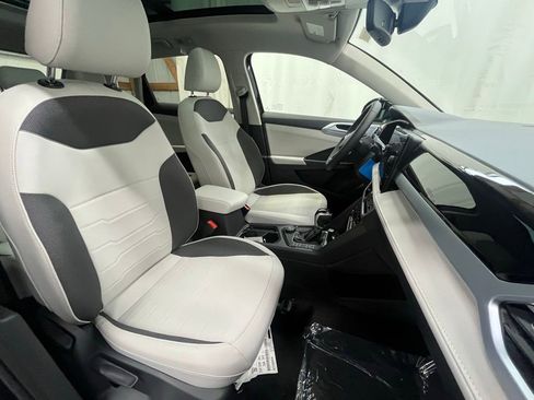 New 2025 Volkswagen Taos SE image 12