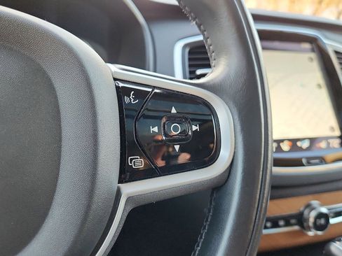 Used 2021 Volvo XC90 T6 Momentum w/ Climate Package image 18