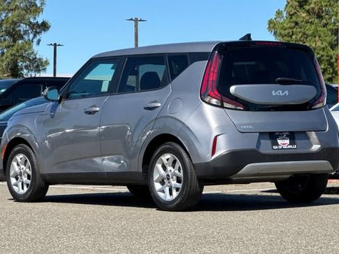 Certified 2025 Kia Soul LX w/ LX Technology Package FWD image 8