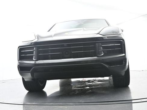 Certified 2025 Porsche Cayenne AWD/4WD image 56