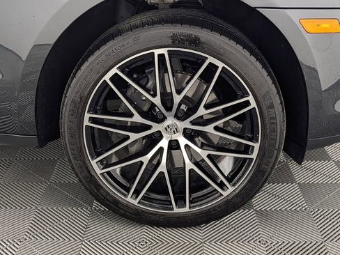 Used 2025 Porsche Macan image 16