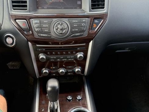 Used 2015 Nissan Pathfinder Platinum w/ Family Entertainment Package AWD/4WD image 17