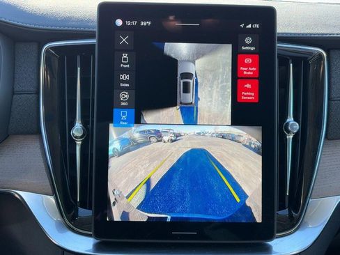 Used 2025 Volvo XC90 B6 Plus image 24